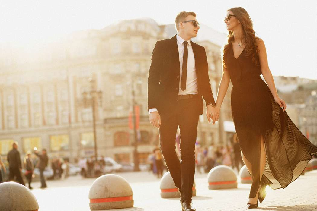 ребенок оглядывается. ведомый юноша. фото по фото. красивые богатые пары. пабло пикассо мальчик, ведущий лошадь.