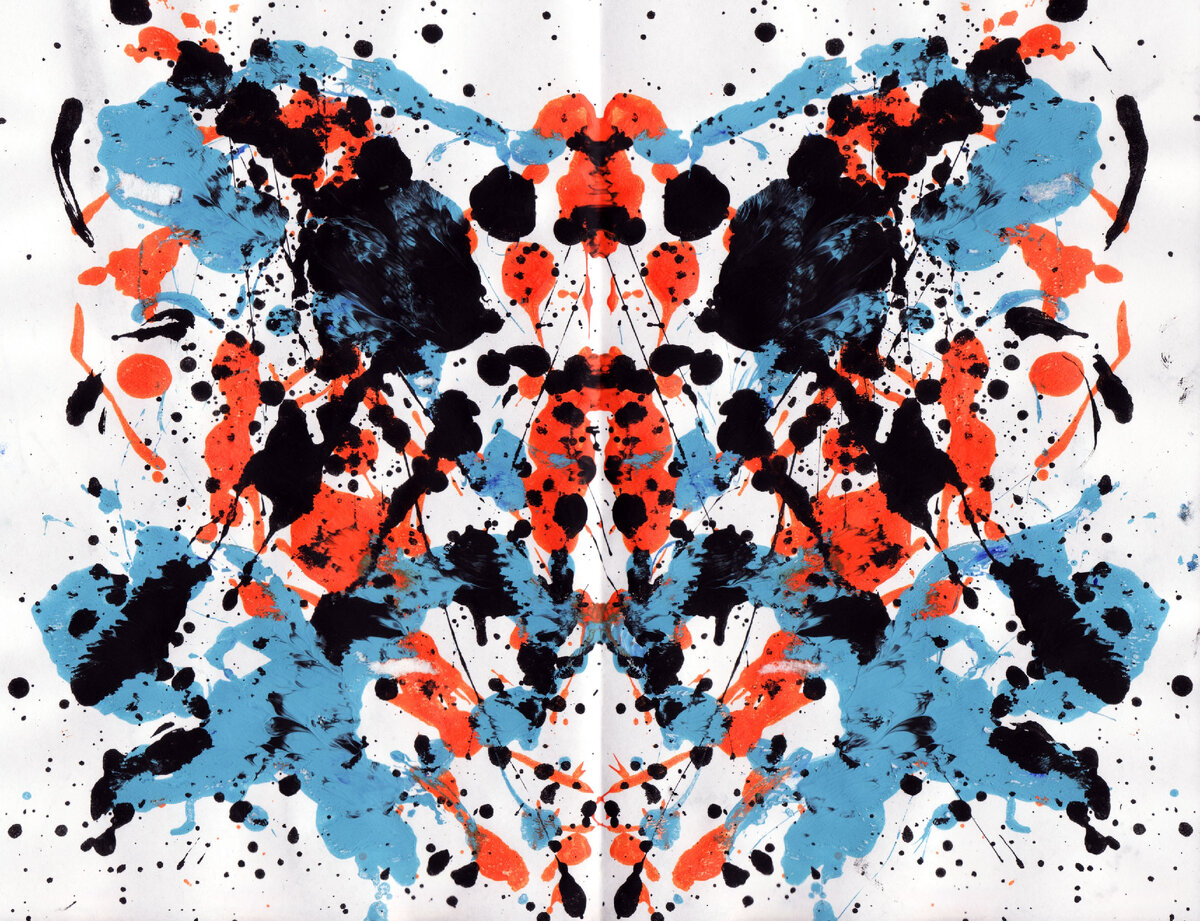 Пятна Роршаха используют для психодиагностического исследования личности. Предложены швейцарским психиатром Германом Роршахом в 1921 году. Открытый источник.