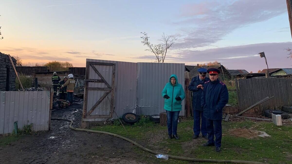    На месте пожара в частном жилом доме в селе Баткат Томской области© Фото : СУ СК по Томской области