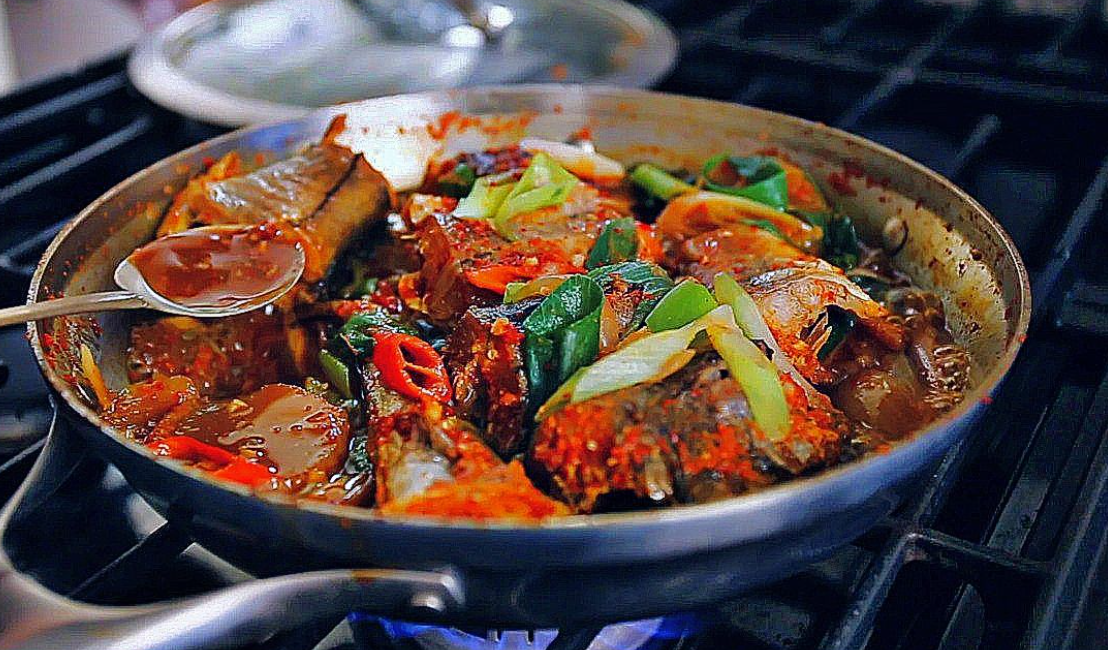 Курица по-корейски со стеклянной лапшой и овощами - рецепты высокой кухни на 32potolki.ru