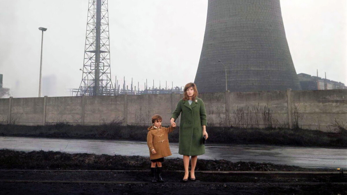 Кадр из фильма "Красная пустыня" (1964)