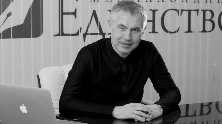     Владелец медиахолдинга «Единство» Рамиль Галеев скончался сегодня. Об этом пишет Telegram-канале «Тупой татарский пиарщик». Бывший депутат Государственного Совета РТ умер в результате инсульта.