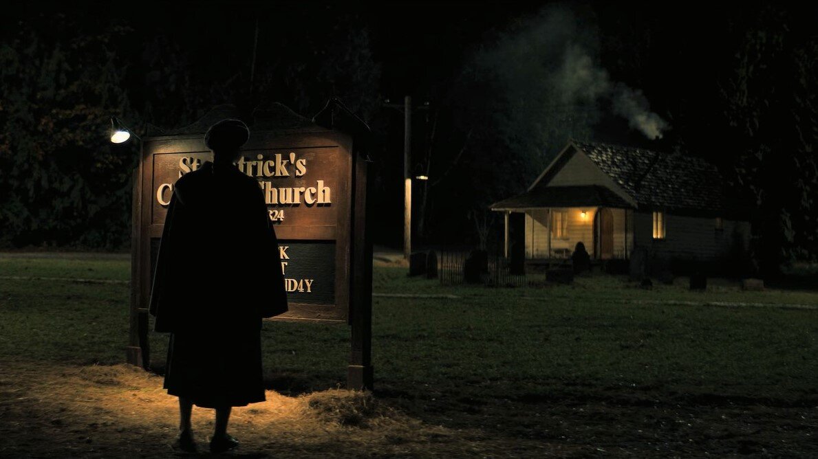 Скриншот из сериала "Midnight Mass".