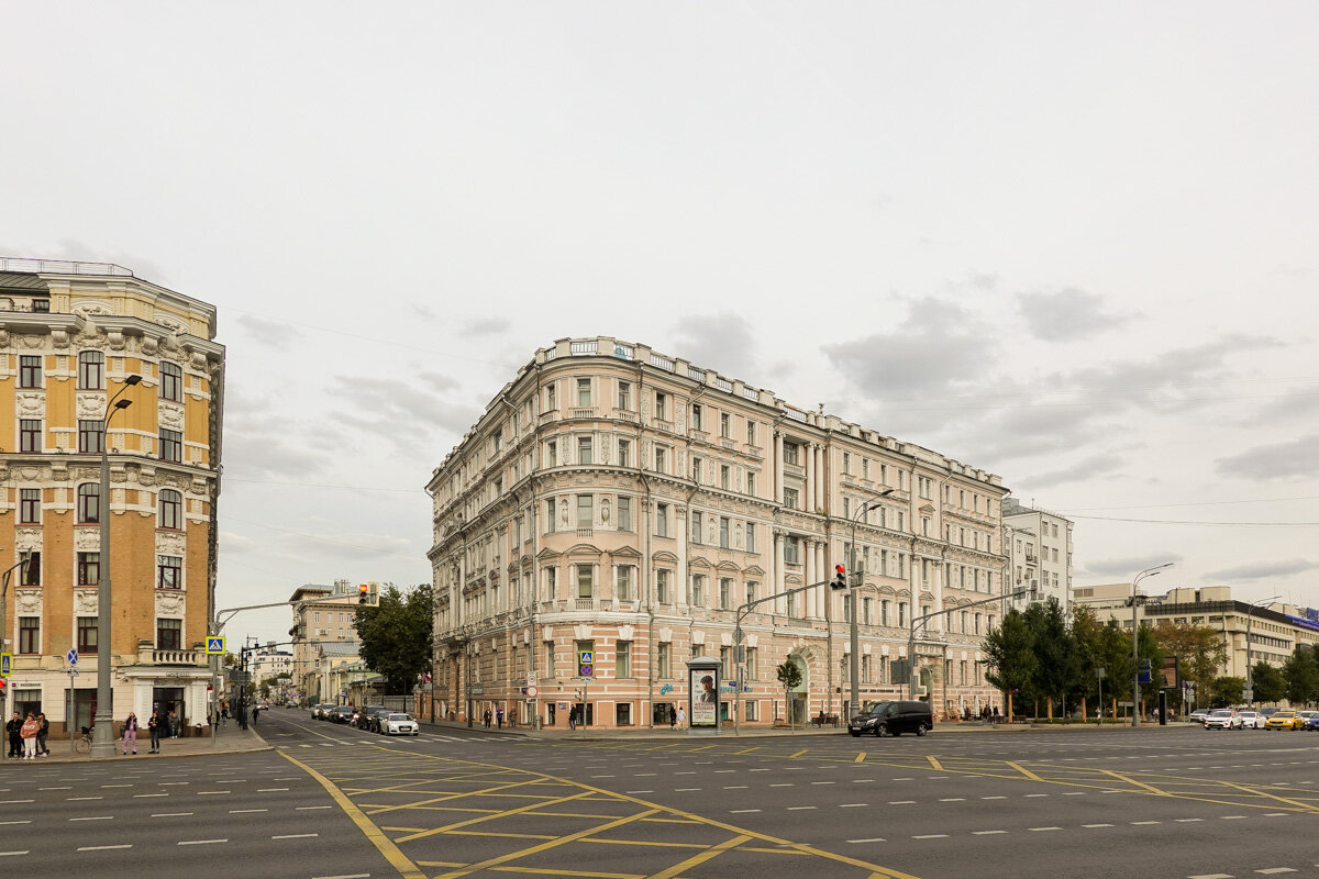 Пешеходная прогулка по центру Москвы. Дом из фильма Говорухина, памятник  удобрениям, очень вкусный магазин и многое другое | Самый главный  путешественник | Дзен