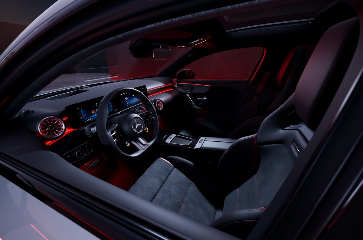    Интерьер обновлённого Mercedes-AMG A 35