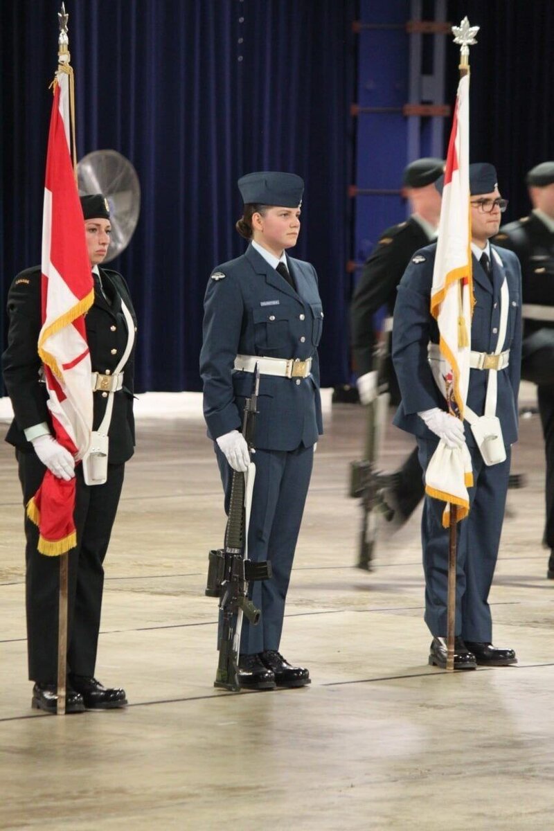  Даша также жалуется на образование в канадских школах. Например, дети изучают историю Канады, но не знают историю других стран.  Многие дети русскоязычных иммигрантов отправляют своих детей в русскую школу, потому что там уровень образования выше.