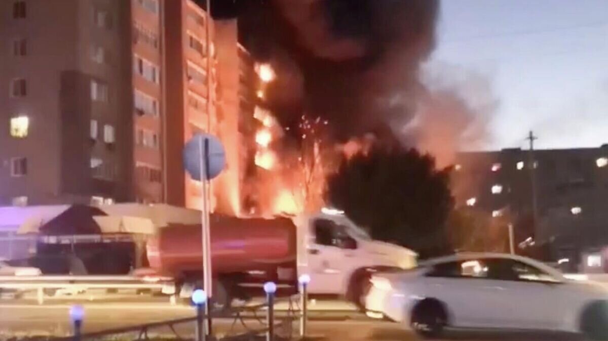    Пожар на месте падения Су-34 в Ейске. Кадр из видео очевидца