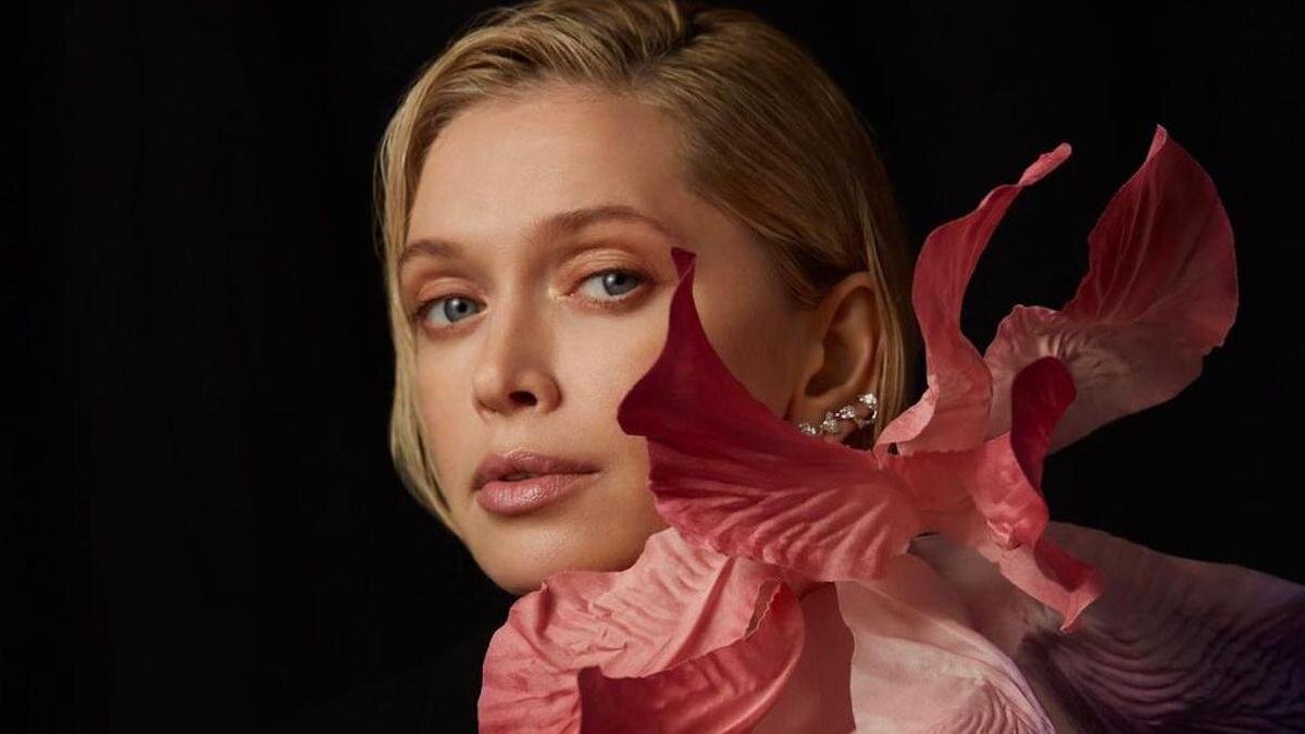    Вера Брежнева:instagram.com/ververa