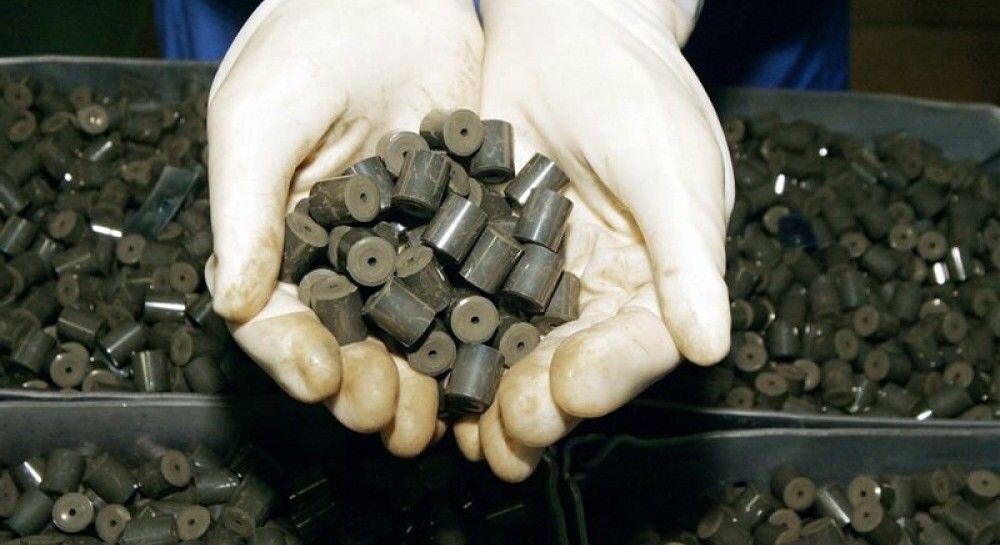 Так выглядит ядерное топливо. До переработки в ядерном реакторе оно не представляет радиационной опасности.