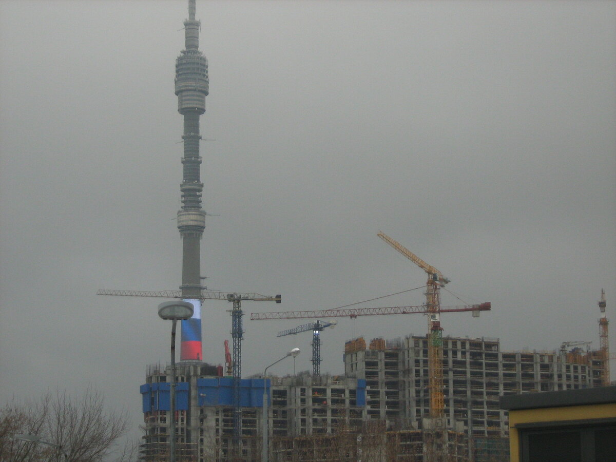 Не нужно идти за ответами ни к башне, ни на Красную площадь. Венечка пробовал - закончилось плохо, как известно.