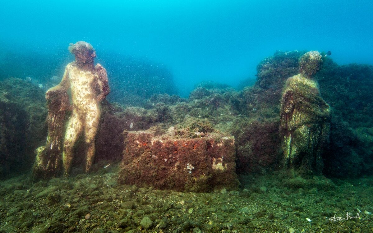 на дне средиземного моря