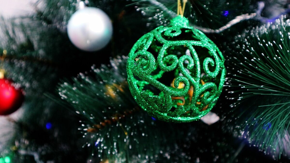     Юные гости могут пообщаться с главным волшебником в городе Улан-Удэ и поселке Нижнеангарск.