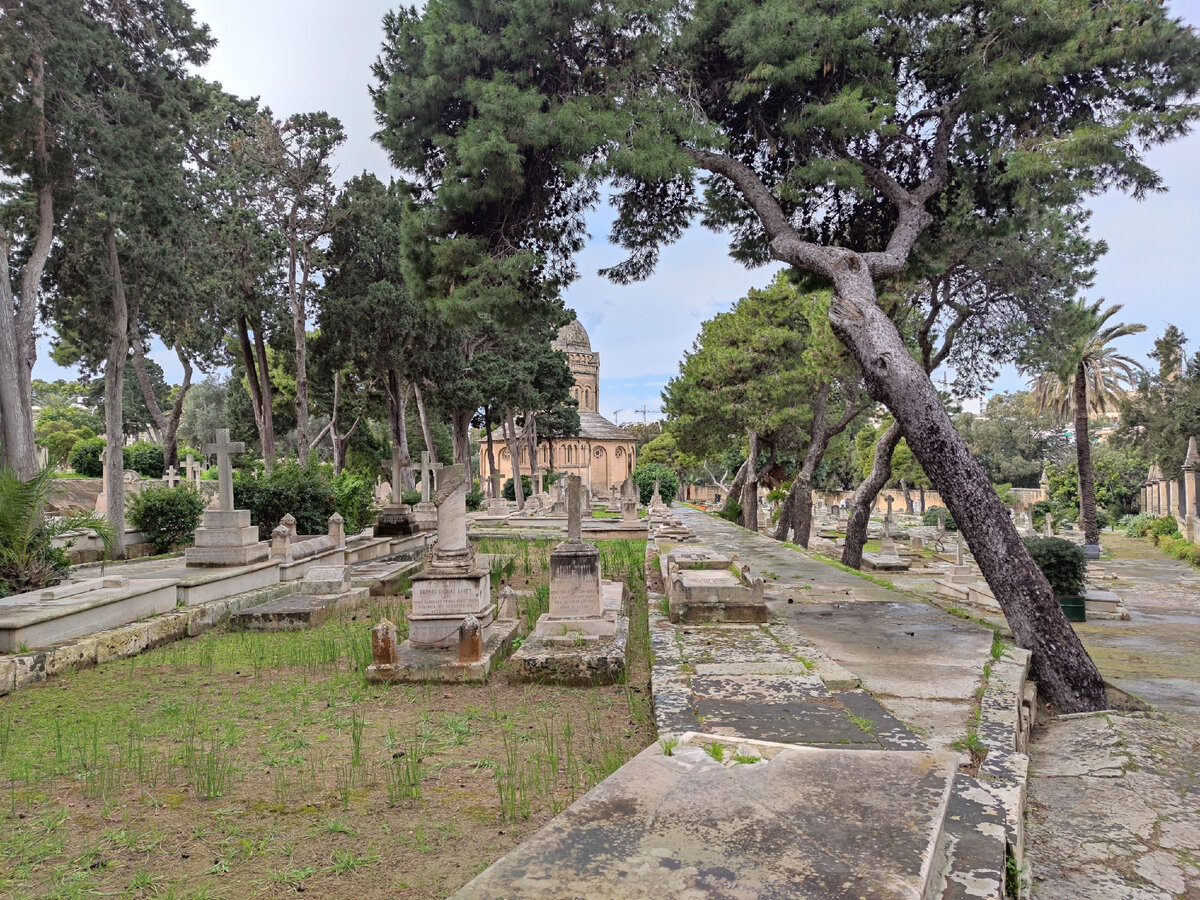 Та Браксия - место упокоения русских изгнанников