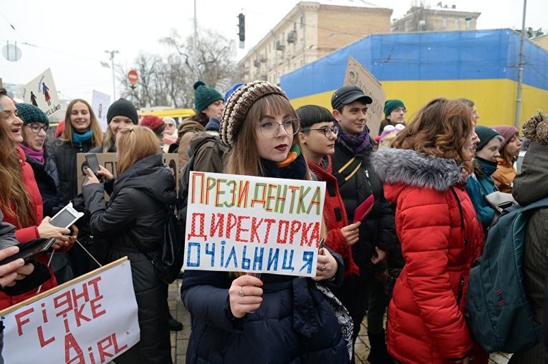    Авторка и режиссёрка раздражают женщин. Феминитивы не приживаются в русском обиходе