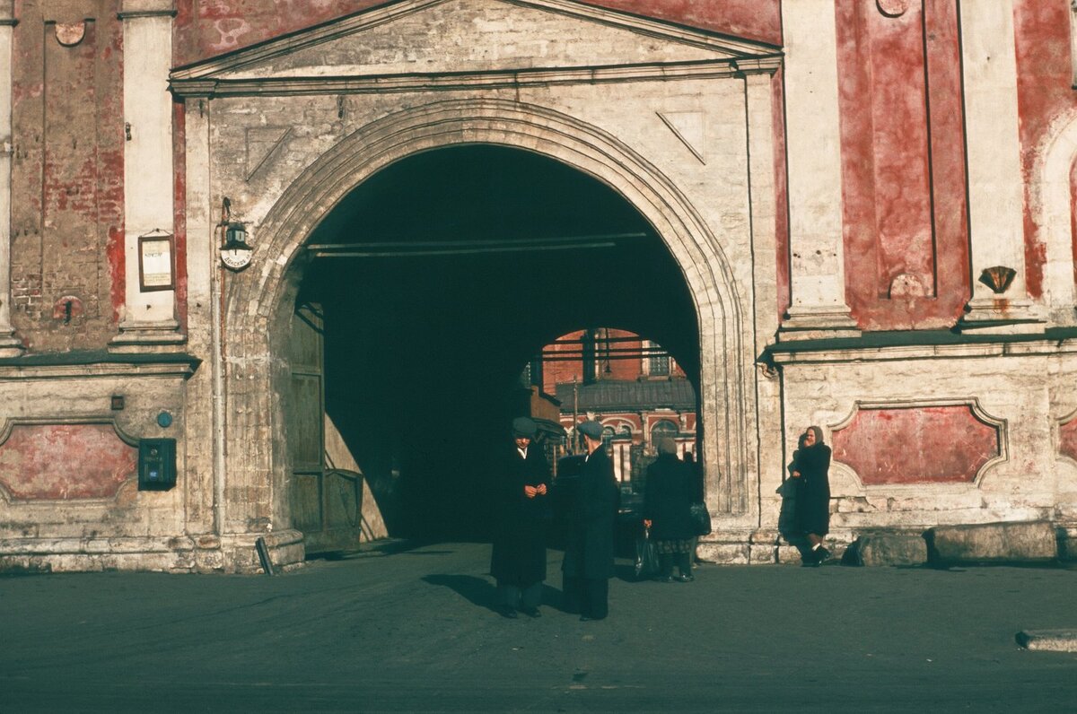 Вход в Донской монастырь 