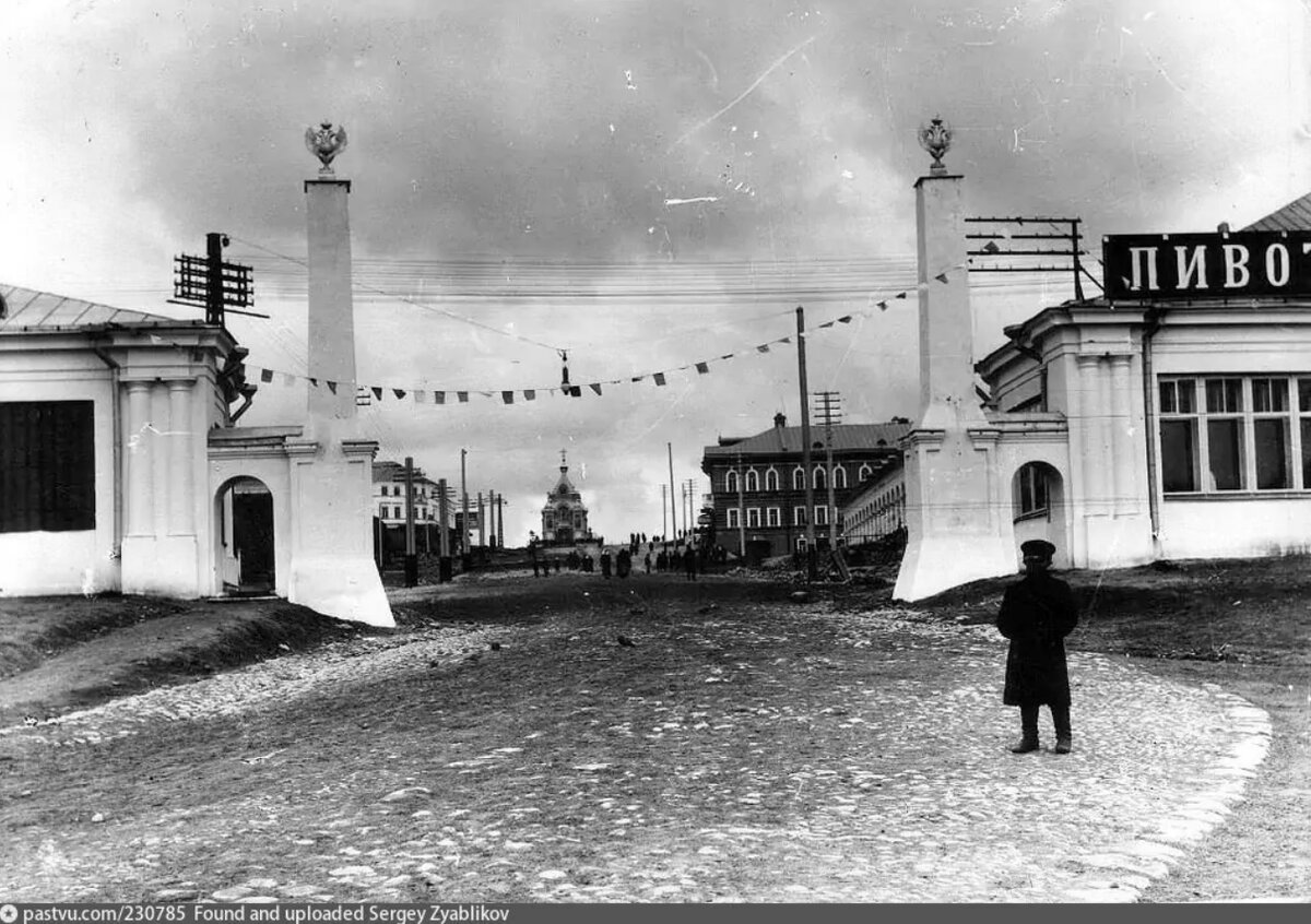 Кострома московская. Московская застава Кострома. Московская застава Кострома старые. Московская застава Кострома фото. Московская застава в Костроме старые фотографии.