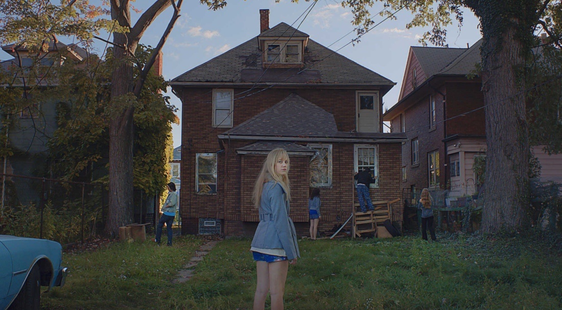 Не часто в молодежных триллерах, присутствует чувство неизбежности и тревоги. Создатели фильма постарались, чтобы Вы вздрогнули несколько раз, задумались над действиями главных героев или придумали свой выход из этой ситуации. В любом случае, скучно не будет.