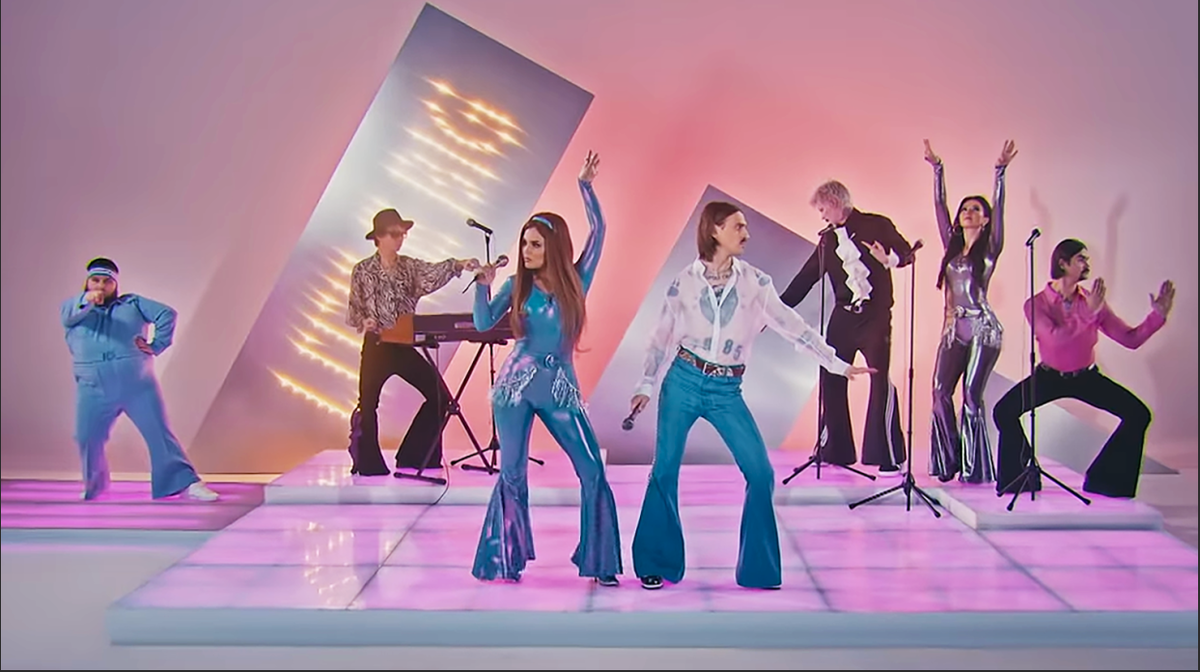 Кадр из клипа Little Big