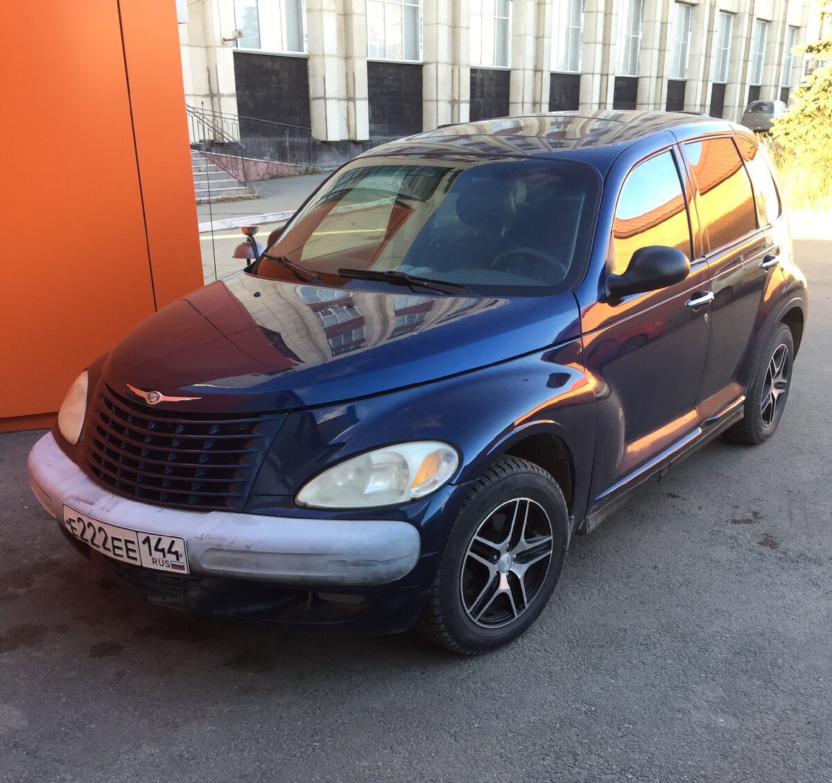 Автомобиль 2004 года. Двигатель Chrysler 2.4 коробка автомат 4 ступени