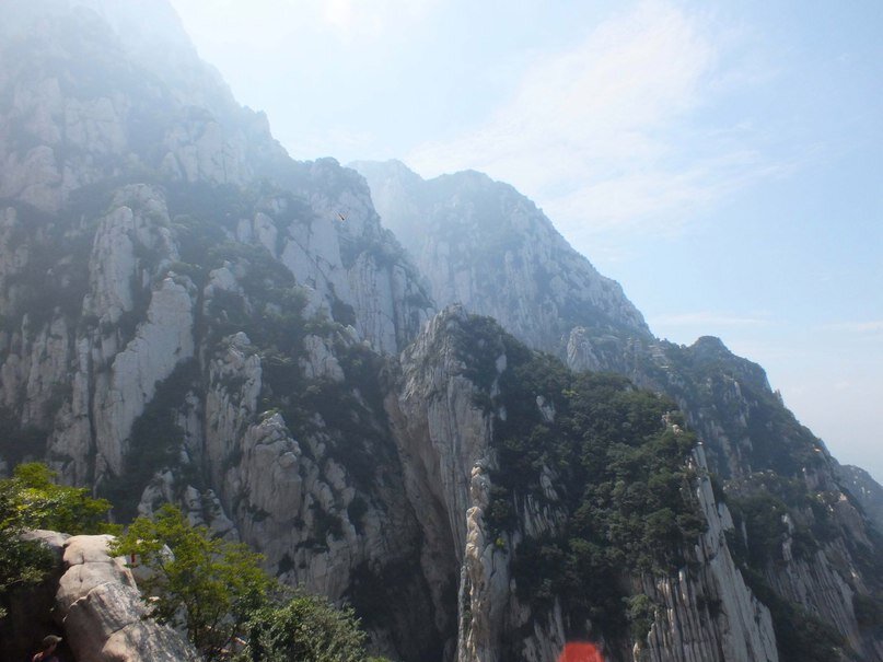       Горы Сун (Суншань), в которых расположен монастырь Шаолинь