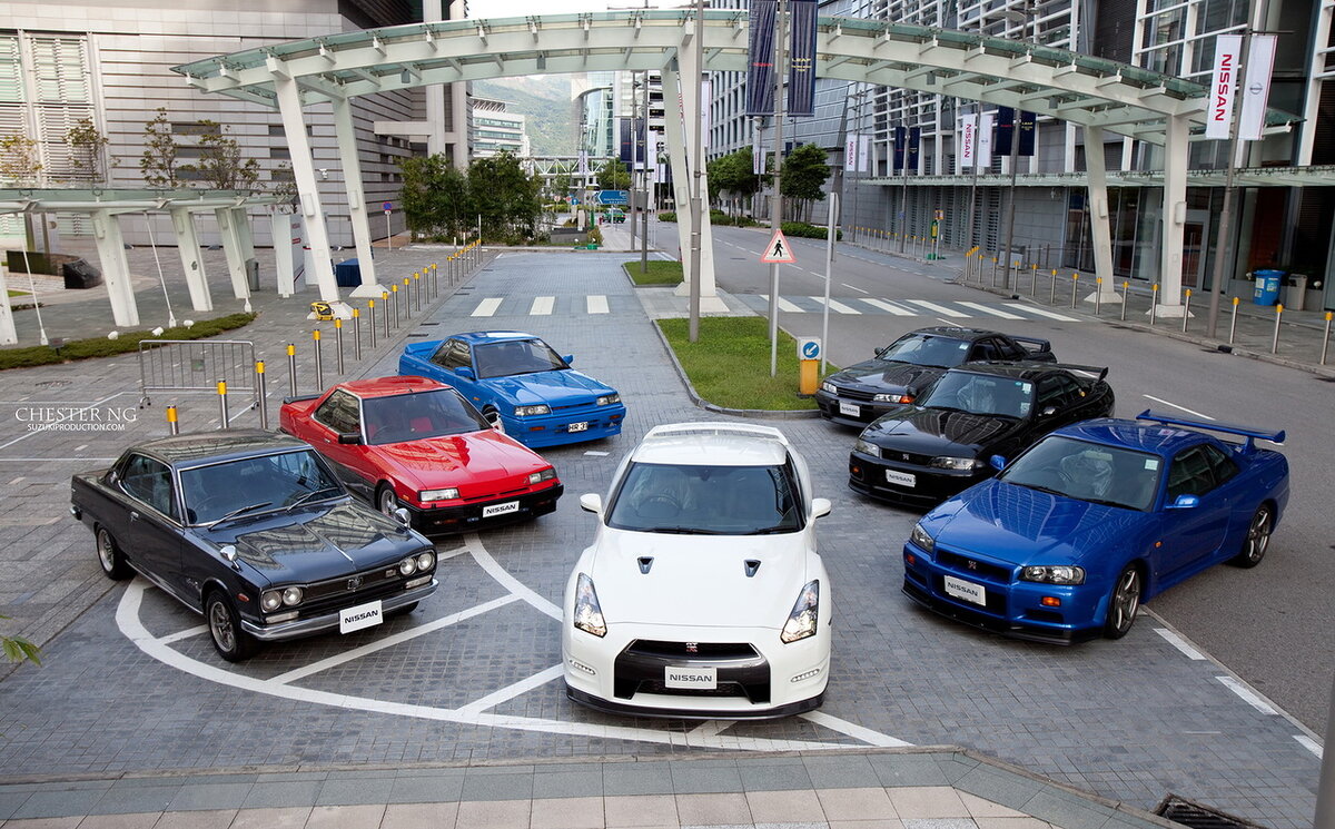 Почти все автомобили из линейки Nissan Skyline вместе.