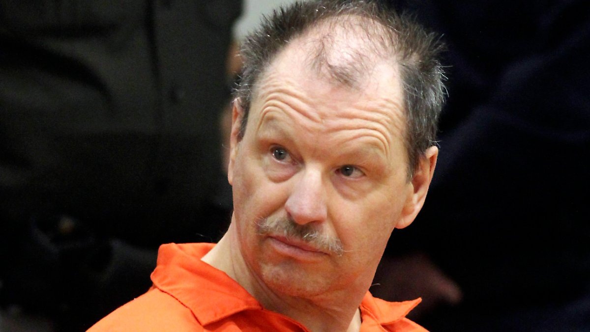 Способ убийств Удушение, Мотив Сексуальный, Дата ареста	30 ноября 2001. Наказание Пожизненное лишение свободы