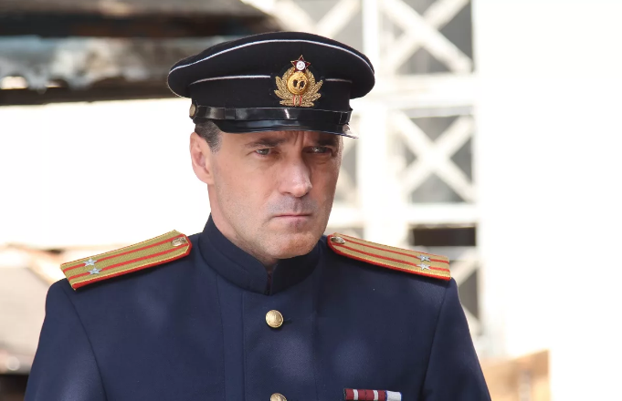 П.Трубинер в роли капитана 2 ранга Сабурова. Кадр из сериала "Черное море".