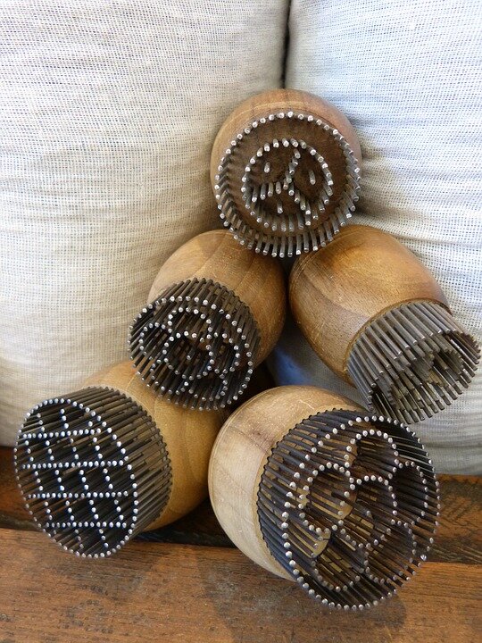 Традиционный штамп для набивки  узора на лепешки. Фото: https://pixabay.com/