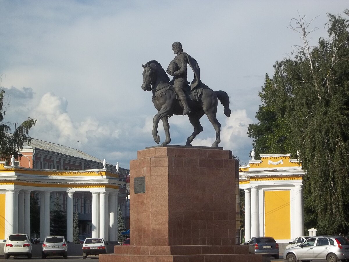 памятник на площади победы в рязани