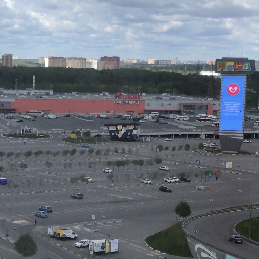 Вид из моего окна на МЕГУ Химки и Ашан