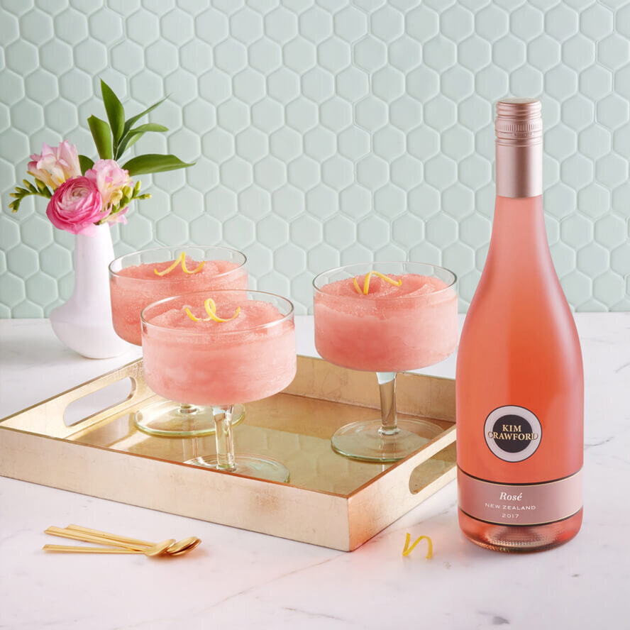 Розовые вина коктейли. Розовые вина. Коктейли с розовым вином. Коктейль с розовым аиномс. Просека розовая.