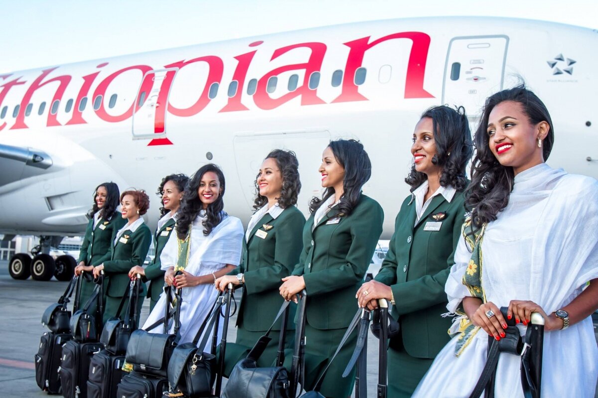 Эфиопии самолет. Эфиопиан Эйрлайнс самолёты. Ethiopian самолет Ethiopian Airlines. Ethiopian Airlines стюардессы.