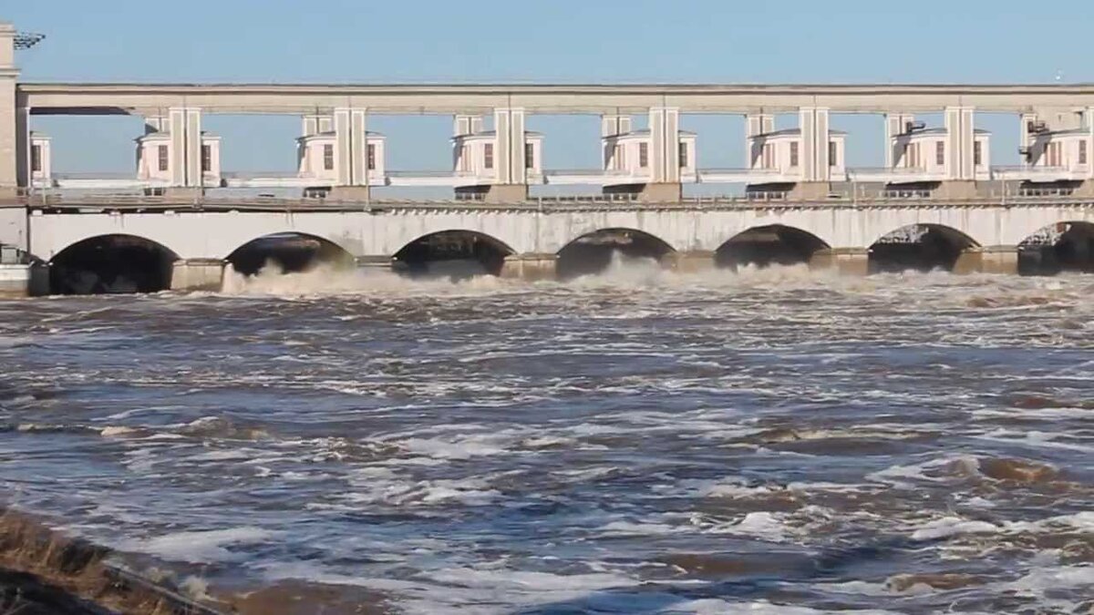 Водосливная плотина Угличской ГЭС