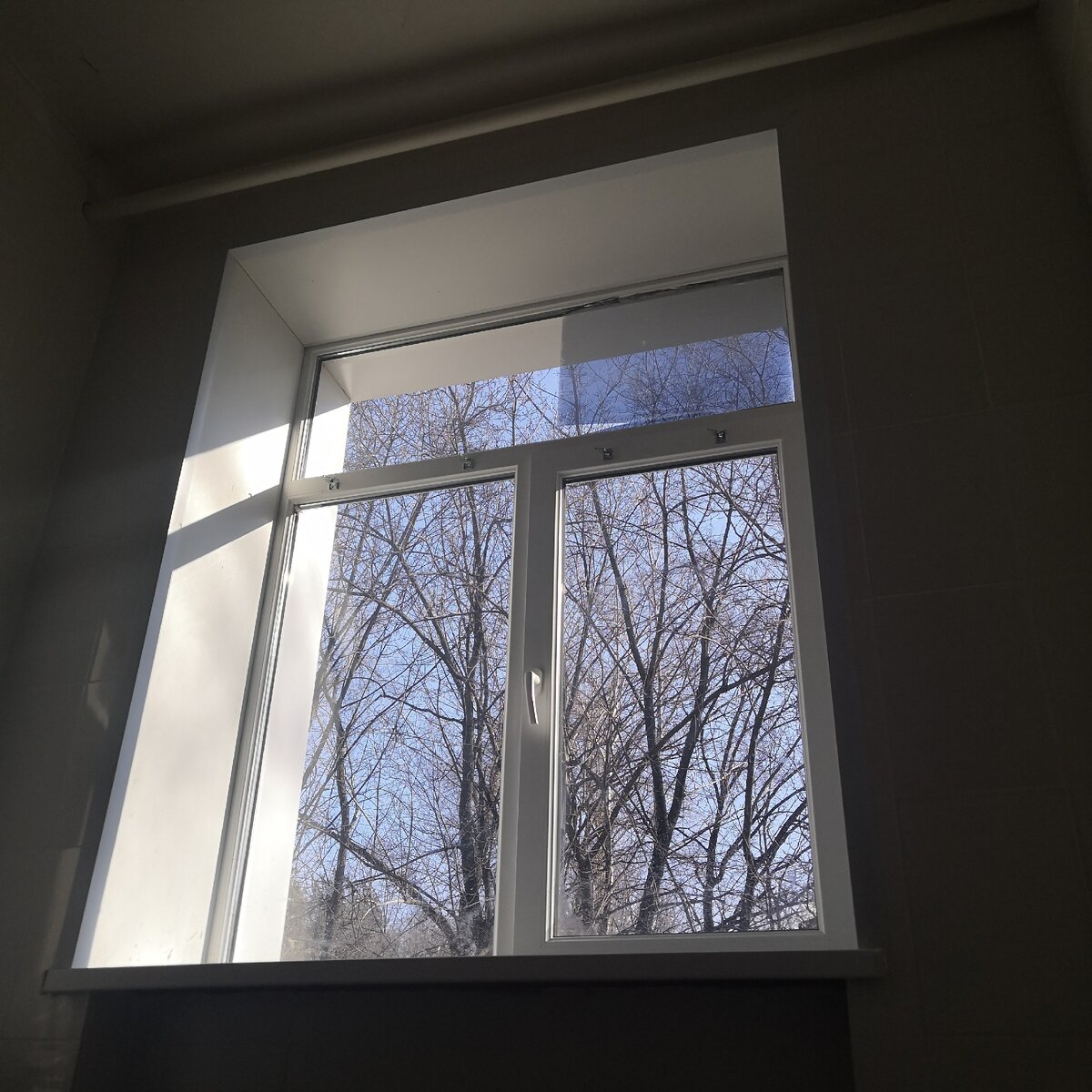 Окно моей палаты. Единственное, что я сфотографировала там. 
