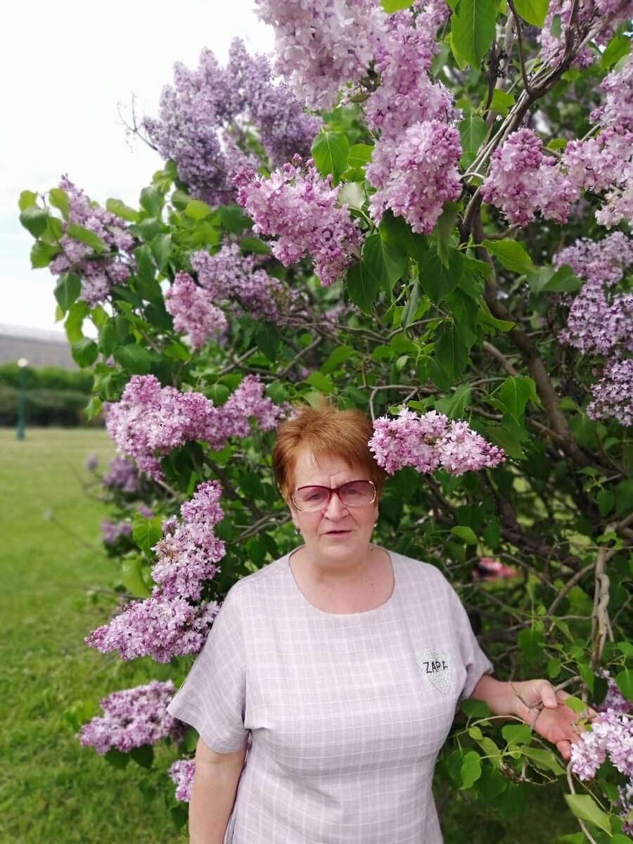 Дарите родителям совместные прогулки, свое внимание и участие. На фото моя мама.