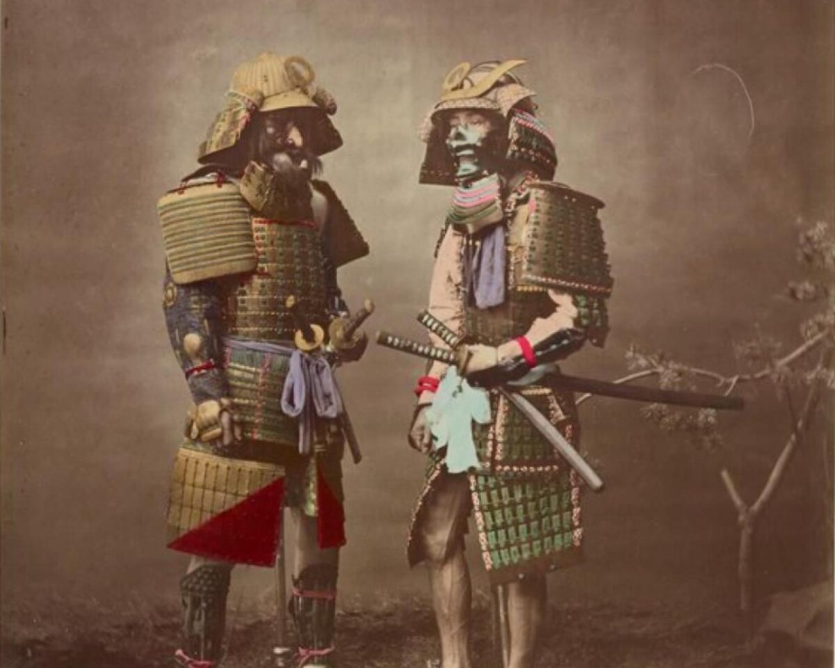 Самураи с мечами. 