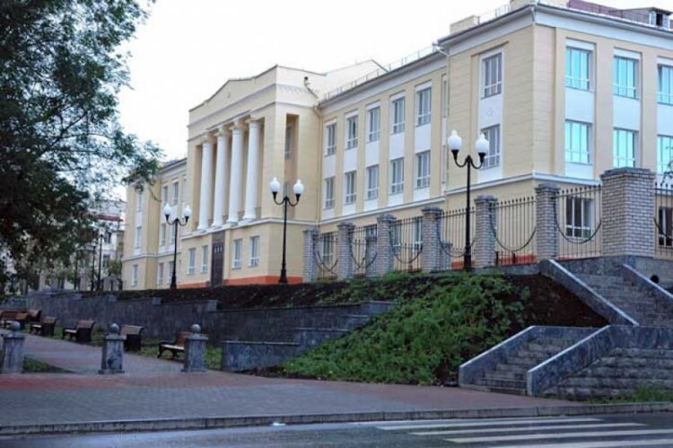 Биография основателя розничной алкогольной сети «Красное&Белое» Сергея ...