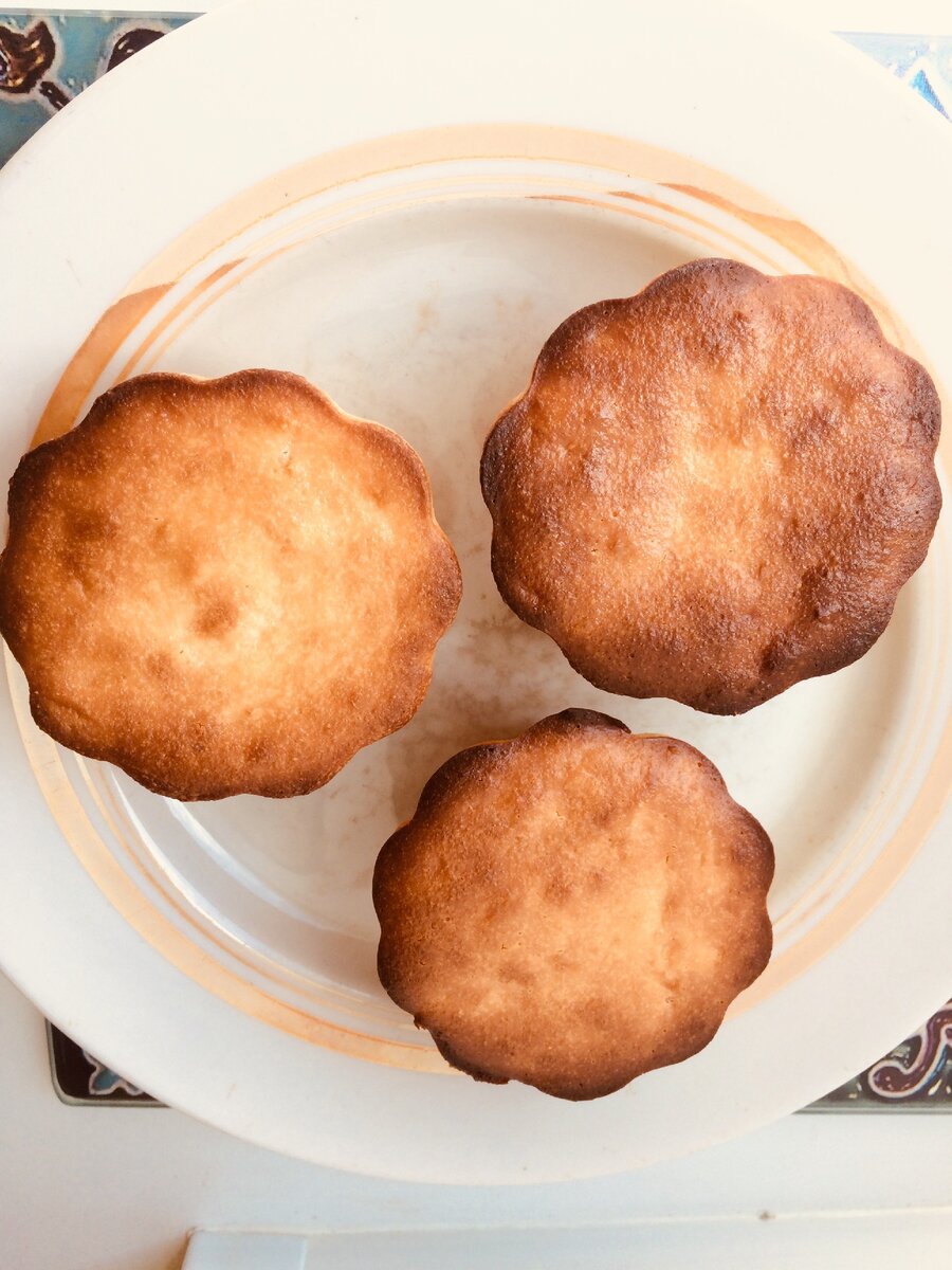 Вот такие получаются пышные и румяные безглютеновые кокосовые кексы, если их приготовить по рецепту ниже