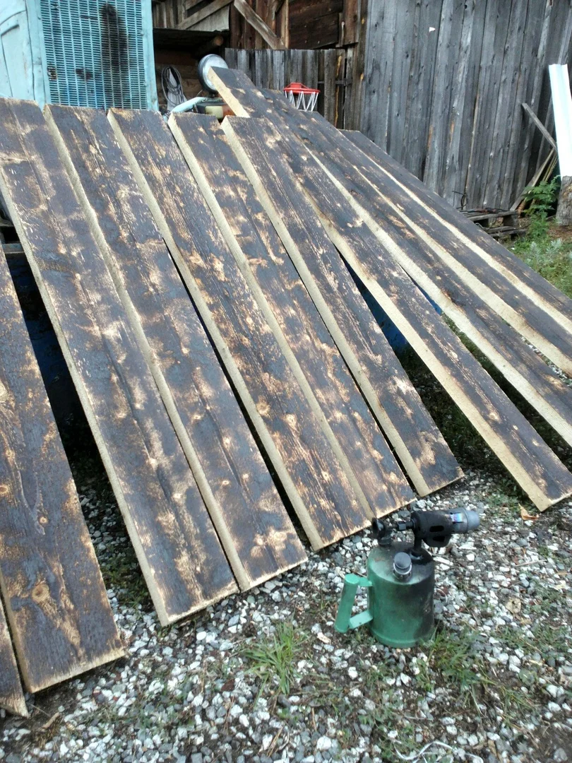 Обжог доски паяльной лампой