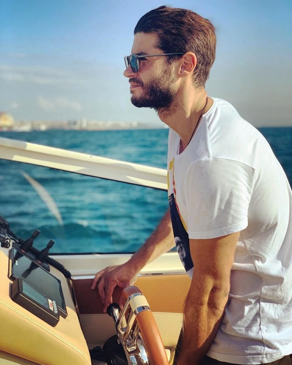 Турецкий актер Берк Октай / источник фото: Инстаграм @brkokty23