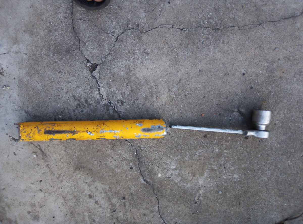 Трещотка с головкой на 32 и кусок трубы