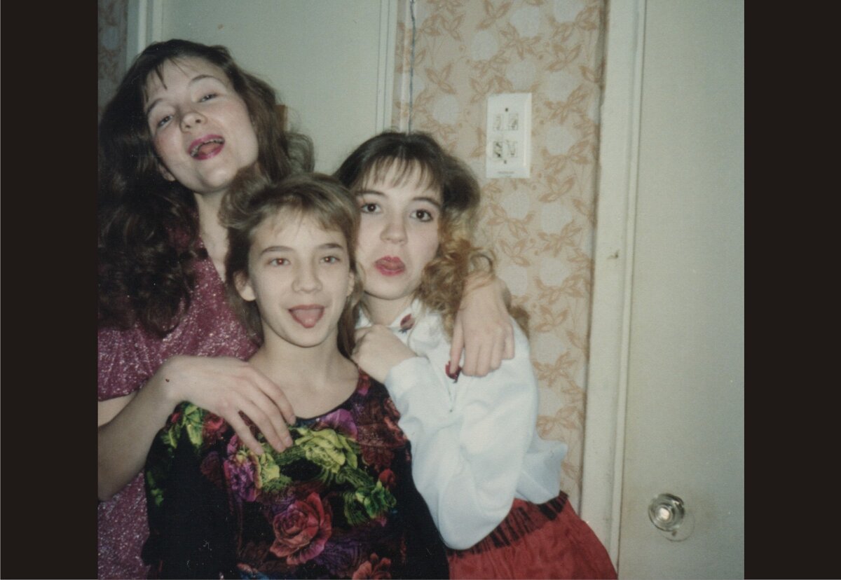 Три сестрицы. Старшая - моя Наташенька - справа