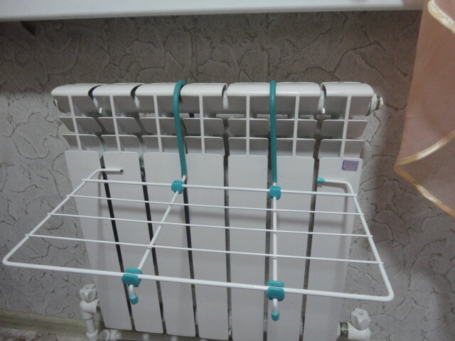 перекладина сушилки для использования на две секции батареи