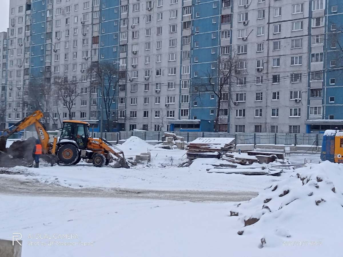 Рабочие будни воскресного Московского Метростроя