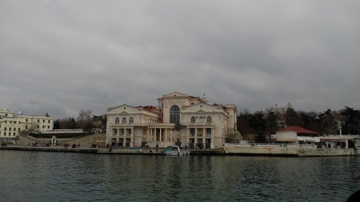 Дворец детства и юности на Приморском бульваре