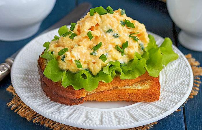 Скрэмбл на тостах