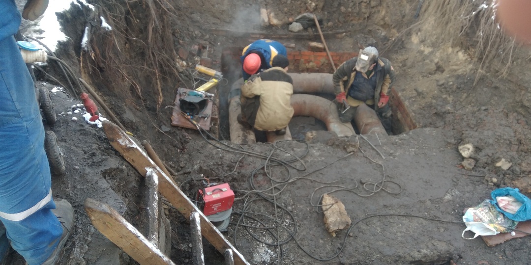 55 многоэтажек без тепла. Авария теплотрассы в Воронеже .Волгоградская 5.