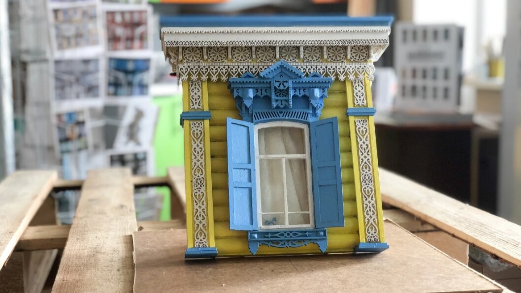 А это другой наличник - со ставнями. Улан-Удэ. Куплю и соберу позднее