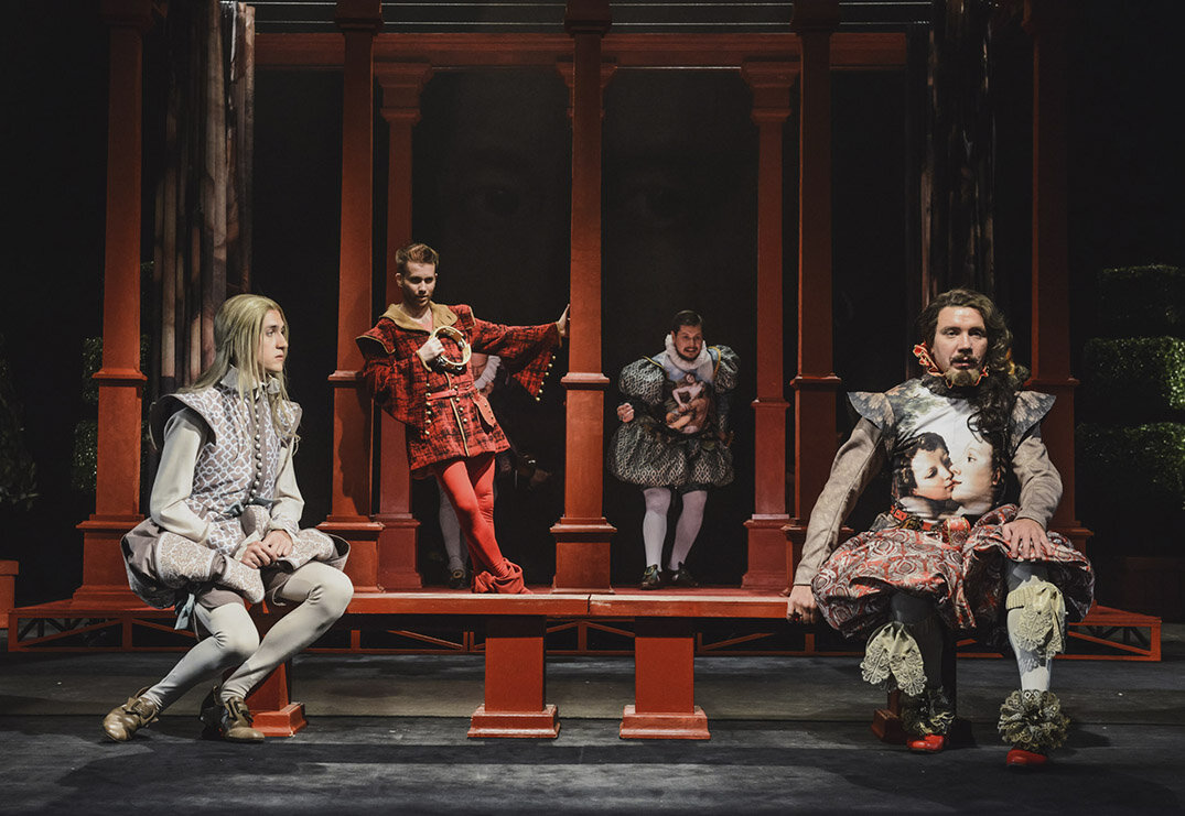 Сцена из спектакля