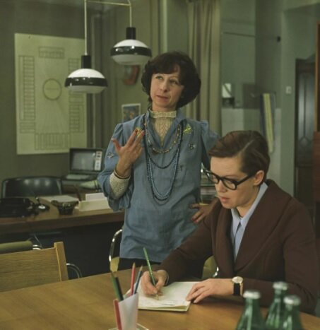 Почти 34 года назад на экраны вышел один из самых знаменитых и любимых зрителем фильмов Эльдара Рязанова «Служебный роман», который за год посмотрели больше 58 миллионов человек.